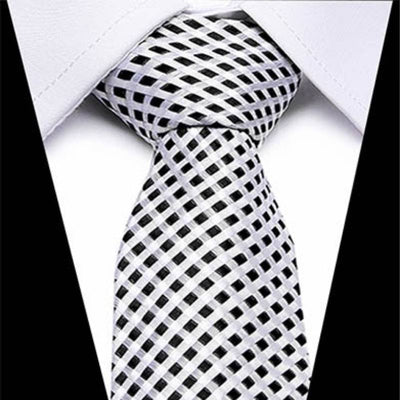 Juodas baltas kaklaraištis