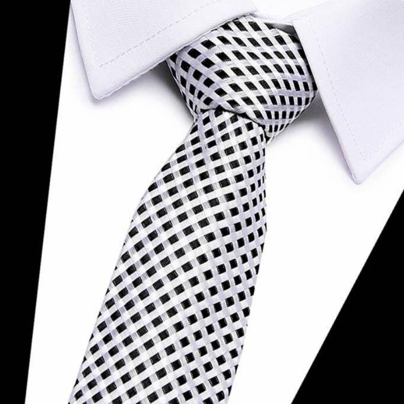 Juodas baltas kaklaraištis