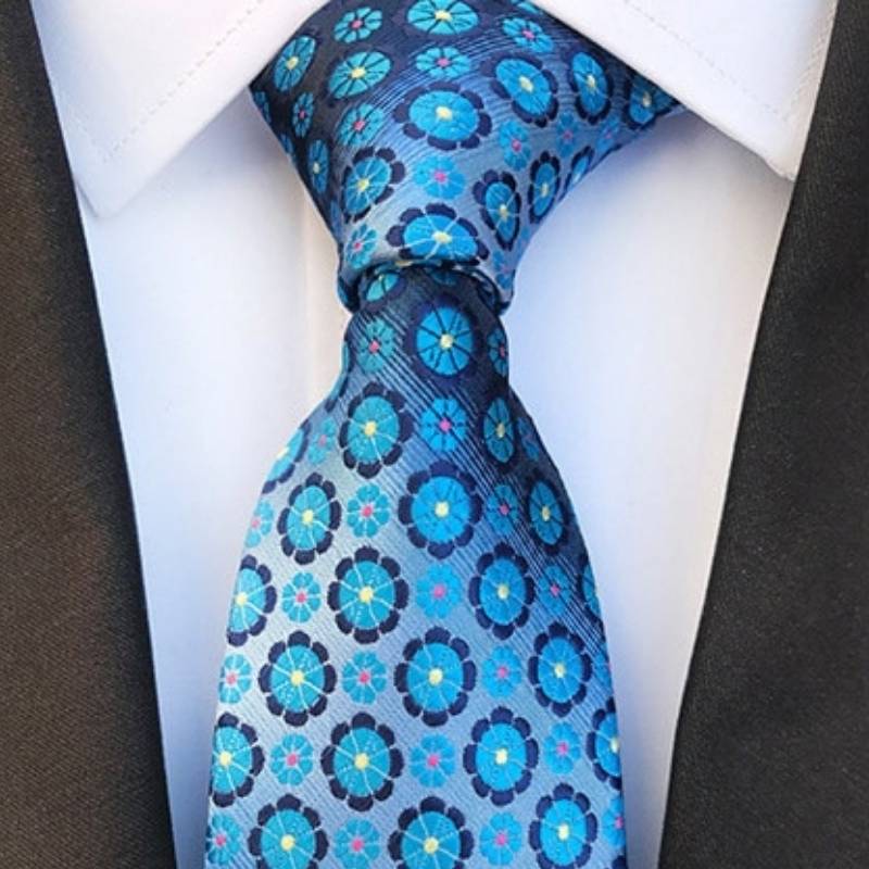 Šviesiai mėlynas gėlėtas kaklaraištis