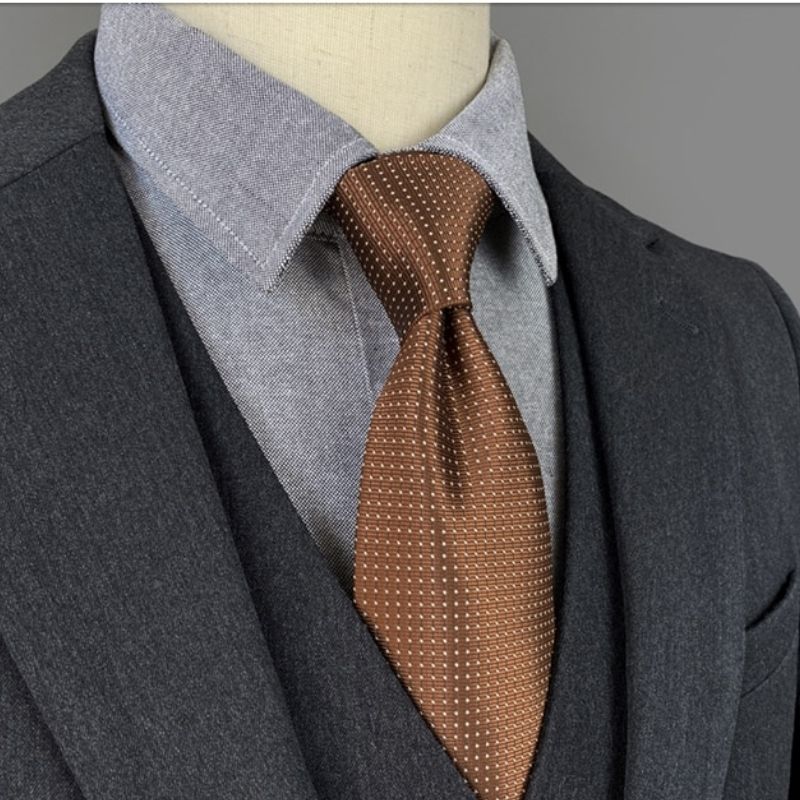 Šviesiai rudas kaklaraištis