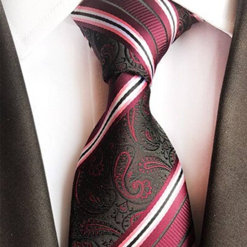 Juodas kaklaraištis su tamsiai rožinėmis juostelėmis ir Paisley raštu