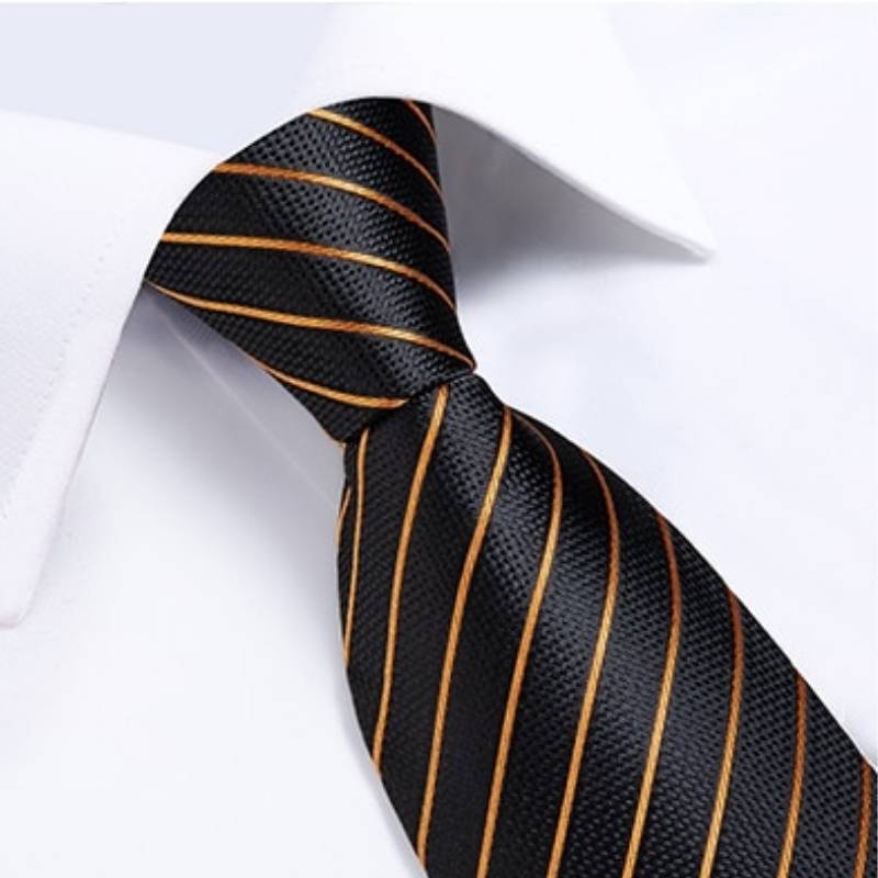 Auksinis ir juodas kaklaraištis