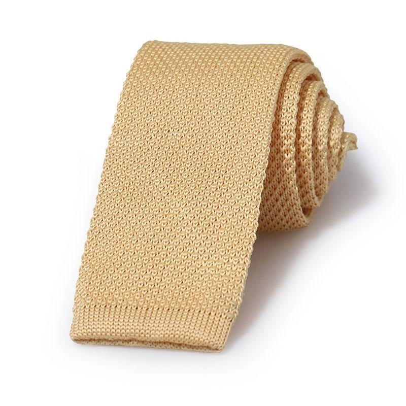 Kupranugarių megztas kaklaraištis