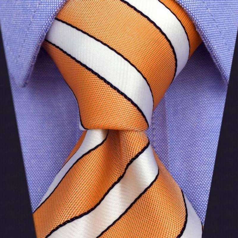 Oranžinis dryžuotas kaklaraištis