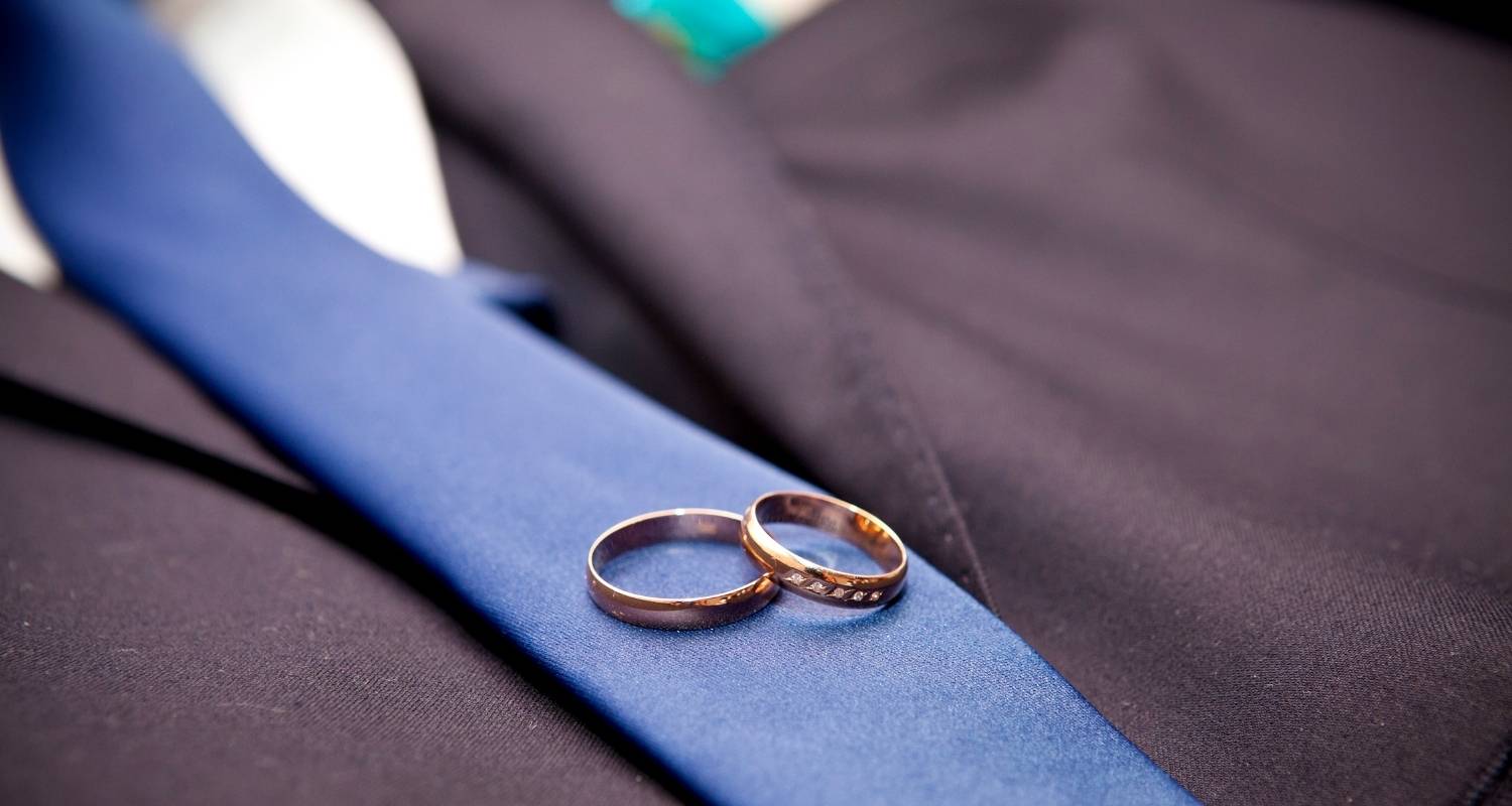 Should You Wear a Tie to a Wedding or Not?