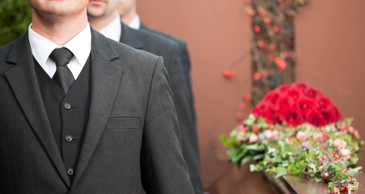 Devez-vous Porter Une Cravate à Un Enterrement Ou Pas