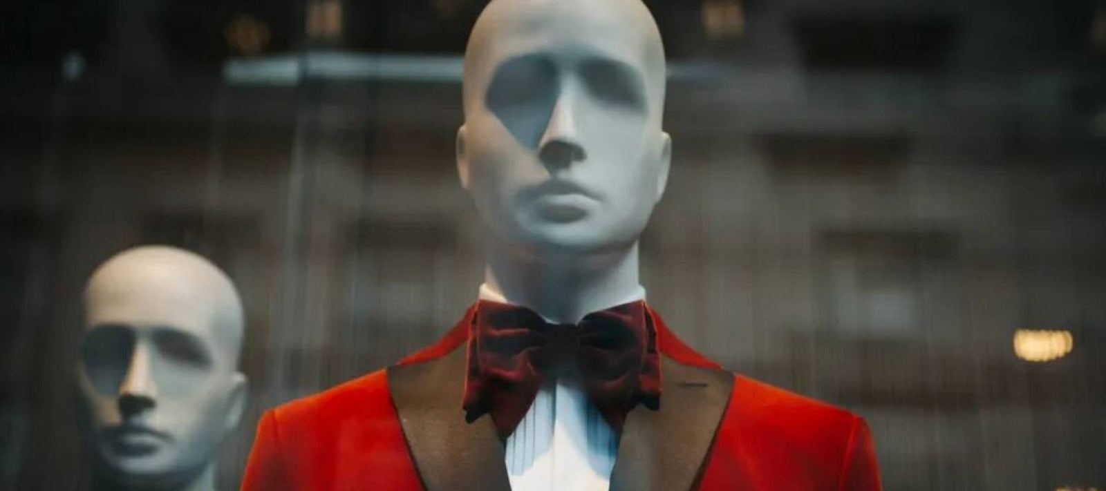 Što biste trebali odjenuti na večeru s crvenom kravatom?