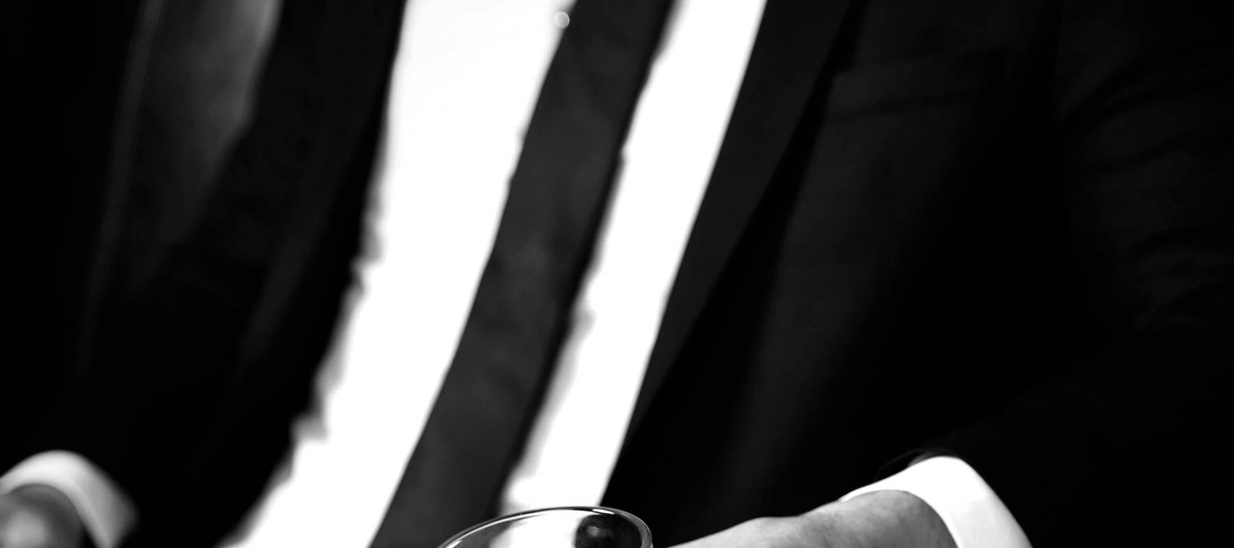 Cuándo usar una corbata negra | Cravate Gentleman, image size:1800x800