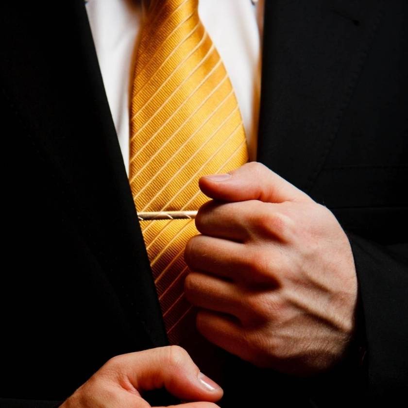 Kolekcija žute kravate