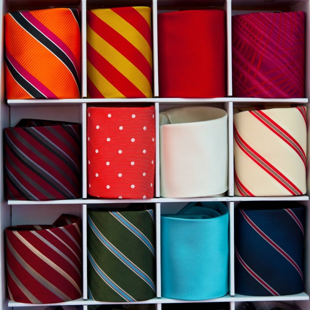 Plus De 1500 Modèles De Cravates Différents