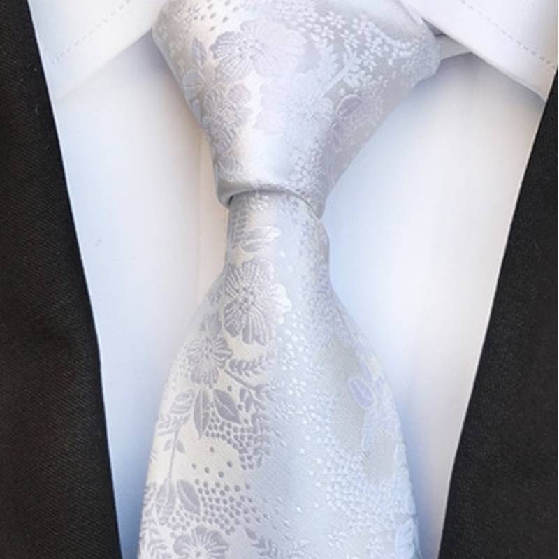 Cravate Blanche Fleurie