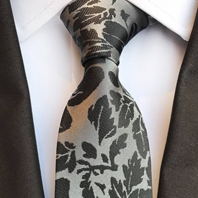 Gravata Cinzenta com Flores Pretas