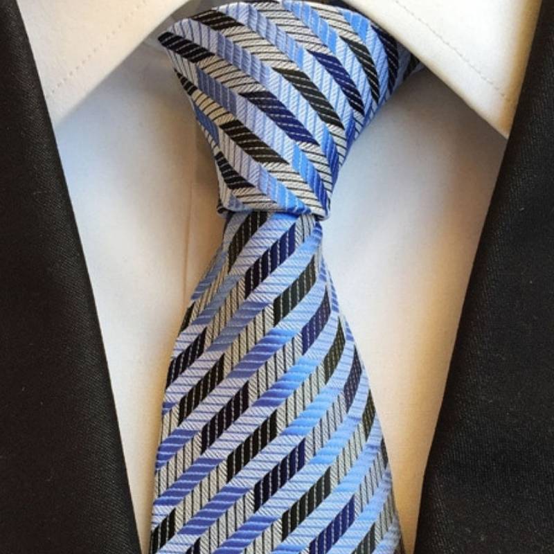 Cravate à Fines Rayures Bleues et Grises